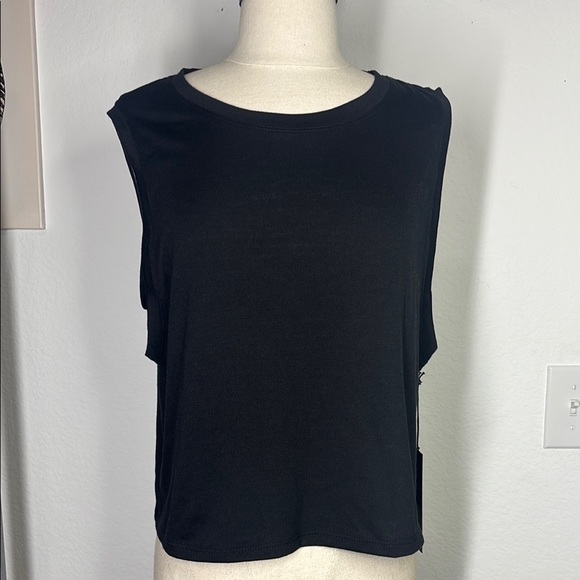 Wildfox SweaBlack Criss Cross Sides Boxy Muscle Tank Top Haley Crop size L - Picture 3 of 13